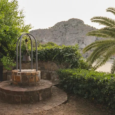 Faraglioni Fronte Villa Cefalù