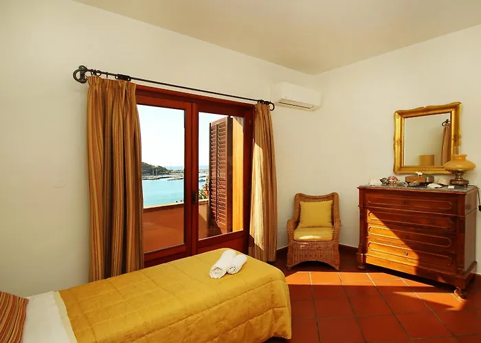 Faraglioni Fronte Vila