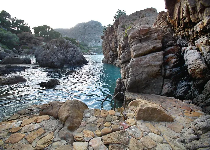 Faraglioni Fronte * Cefalù