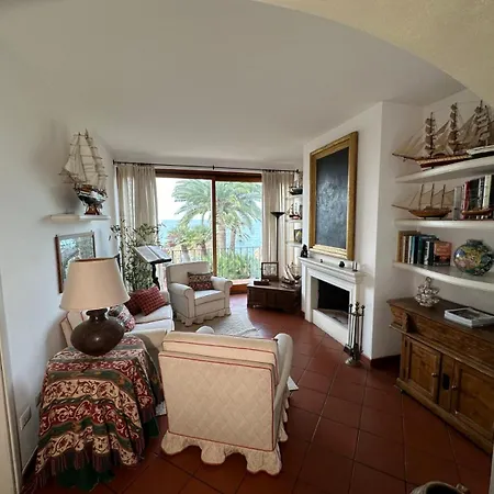 Villa Faraglioni Fronte *