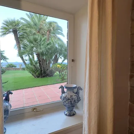 Faraglioni Fronte Villa *