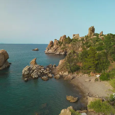 Faraglioni Fronte * Cefalù