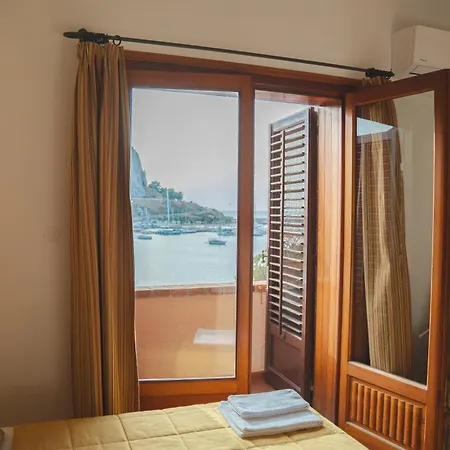 Faraglioni Fronte * Cefalù