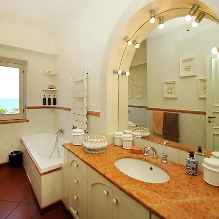 Villa Faraglioni Fronte *