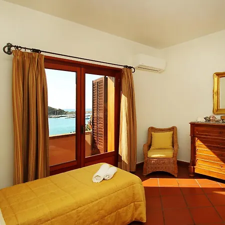 Faraglioni Fronte Villa